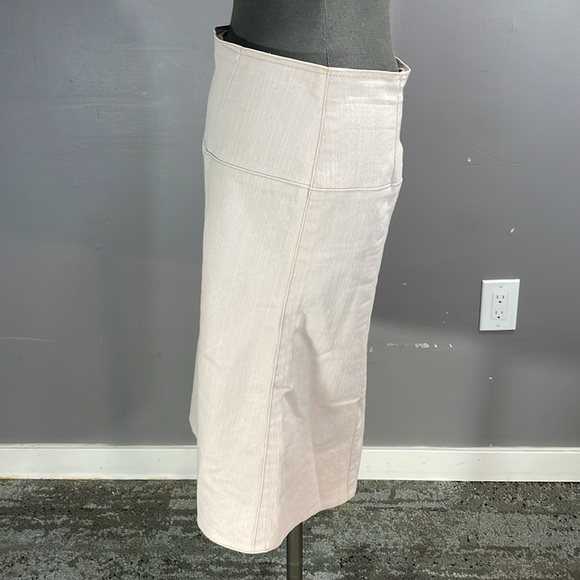 Serged stretchy casual skirt in light peachy pink large - Picture 4 of 12